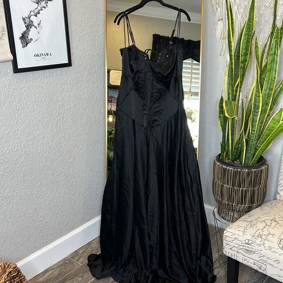 HOUSE OF CB 'Anabella' Black Lace Up Maxi Dress NWT HOUSE OF CB 'Anabella' Black Lace Up Maxi Dress NWT